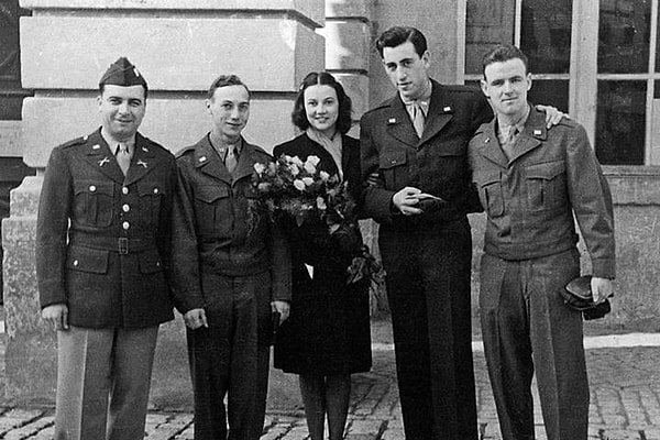 6. Сэлинджер (автор всемирно известного романа "Над пропастью во ржи") и Сильвия Вельтер