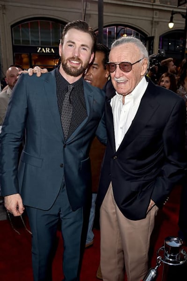 3. Его первую работу можно увидеть в комиксах Captain America Issue #3. Там он сделал замещающий тест по истории, написанной Джо Саймоном и Джеком Кёрби.