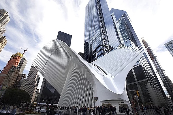 9. Довольно странное сооружение, но многим нравится. Оно находится в...