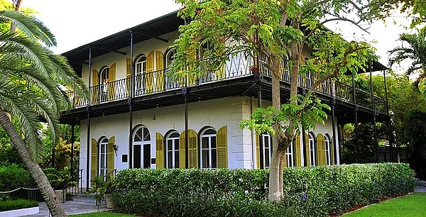 3. Не дом, а мечта, но счастья он писателю не принес... Чьим он был?