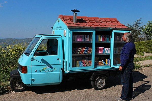 7. Çocuklara kitap okuma sevgisini aşılamaya kendini adamış, 700 kitaplık seyyar kütüphanesiyle İtalya sokaklarını dolaşan emekli öğretmen.