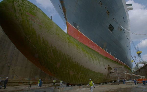 10. Только при нахождении на земле можно понять истинные размеры пассажирских лайнеров...