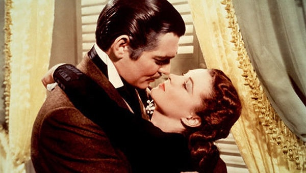 1. Начнем, пожалуй с одной из самых популярных любовных историй. Что лучше: роман Маргарет Митчелл "Унесенные ветром" или его киноверсия с Вивьен Ли и Кларком Гейблом в главных ролях?