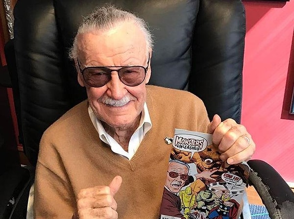 2. В отличие от многих, писатель так и не вышел на заслуженный отдых.