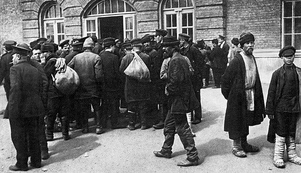 8. Отходниками в XVIII в. называли