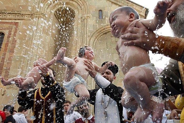 17. "Vaftiz Töreni"
