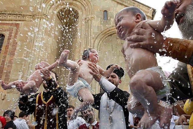 17. "Vaftiz Töreni"
