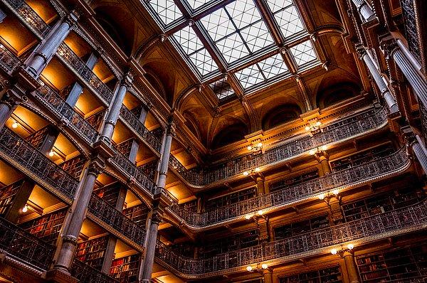 12. Baltimore'da bulunan bu kütüphane ise kelimenin tam anlamıyla bir labirent gibi...