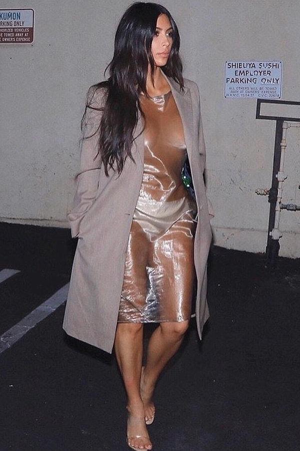 12. Transparan kıyafet deyince akla gelen ilk isim elbette Kim Kardashian. Onun tül elbisesi ve kombin tercihi dikkat çekti.