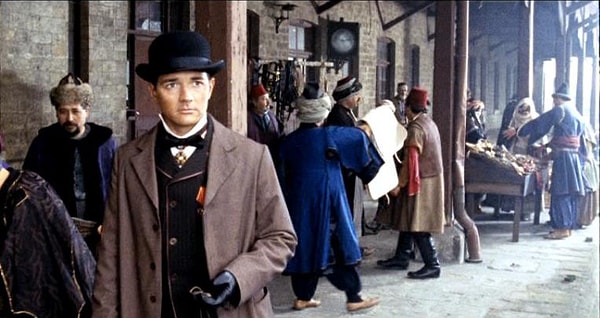 1. Что выиграл Фандорин у посетителя харчевни в фильме "Турецкий гамбит"?