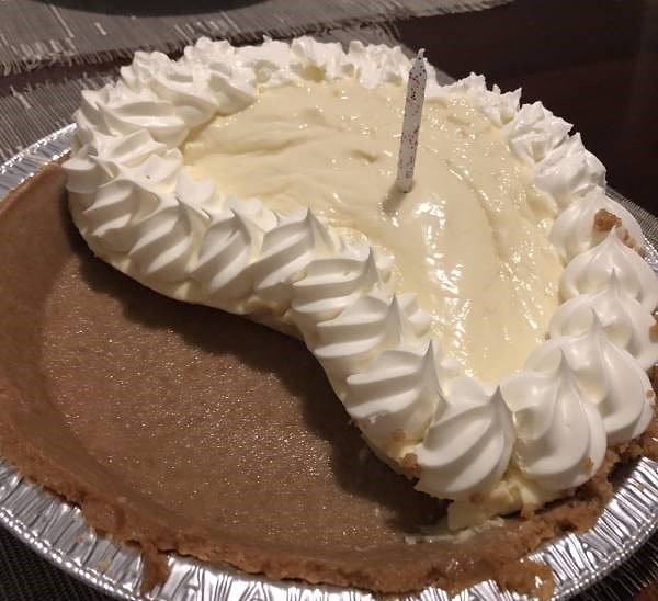 17. "Заказала лимонный пирог на день рождения папы. И мне принесли это нечто"