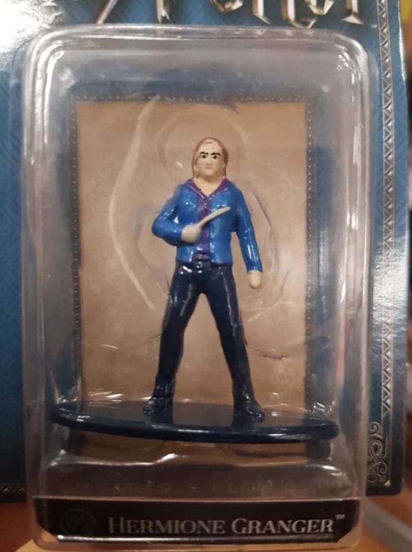 11. Фигурка Гермионы, которая напоминает кого угодно, но не Гермиону