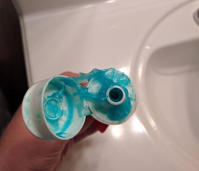 17. DO NOT use toothpaste like this...