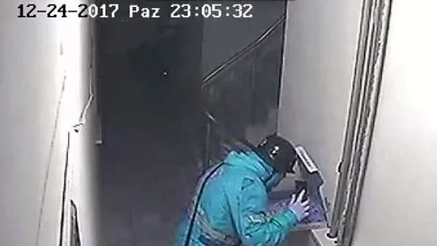 27. Kime güveneceğimizi şaşırdık: Sipariş getirdiği pizzanın üstüne teslim etmeden önce tüküren kurye