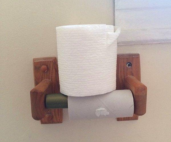 14. "Eşim tuvalet kağıdını böyle değiştiriyor."
