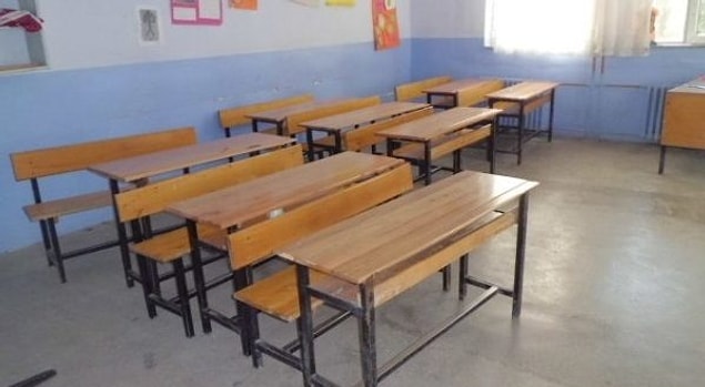 6. Sınıfça sıralara vurup anlamı olmayan şarkılarla eğlenmen...