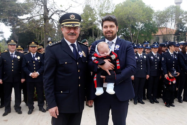 Emniyet Müdürü Aydın, durumdan haberdar olduktan sonra cezayı kesen polis memurunu takdirname ile ödüllendirdi.