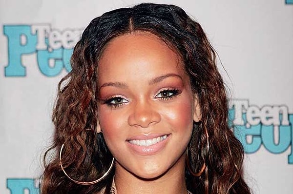 2. А какая песня была дебютной для Рианны?