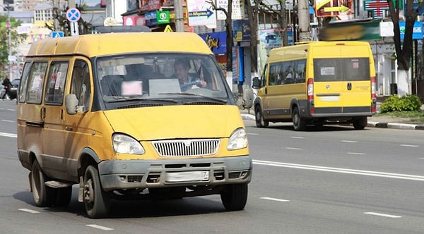 47% респондентов считают, что самый опасный вид общественного транспорта - это маршрутные такси. Причем среди жителей обеих столиц эта доля составляет 59%.
