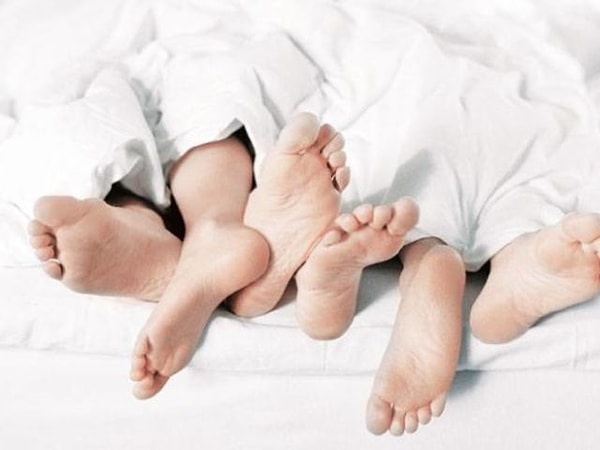 3. Как вы относитесь к людям, которые имеют несколько половых партнеров, при этом их вторые половинки знают об этом и даже не возражают?