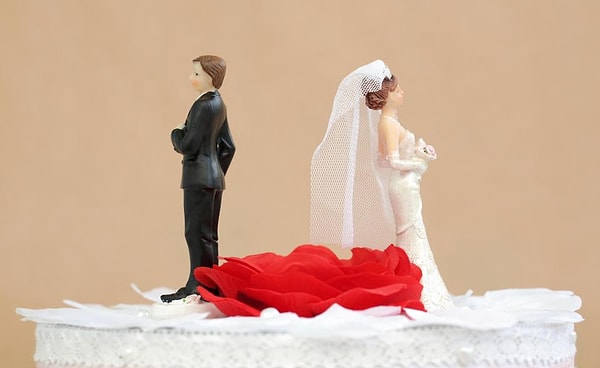 За день до свадьбы, одного из самых главных дней её жизни, Кейси занималась своими делами. Как вдруг на телефон будущего супруга пришло сразу несколько сообщений подряд. Причем среди них были не только текстовые, но и с изображениями...