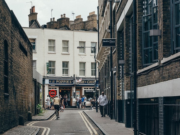 9. А теперь скажите-ка нам, что написано в красном кружке?