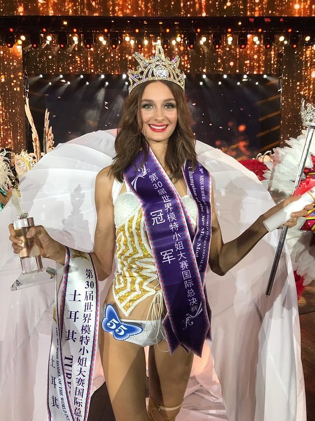 2017 yılında katıldığı Miss Turkey yarışmasında ikinci olan güzel manken Pınar Tartan, bu kez Çin'de Türkiye'yi temsil etti. Dünya Mankenler Kraliçesi Yarışması'nda birinci oldu!