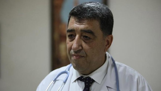Bu abimizin adı Ercüment Alat. Kendisinin üzerinde bulunan beyaz önlük ise bir azmin, bir ömrün ödülü neredeyse.