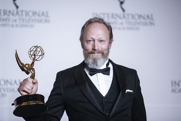 Fakat bu ödülü Danimarkalı oyuncu Lars Mikkelsen aldı.