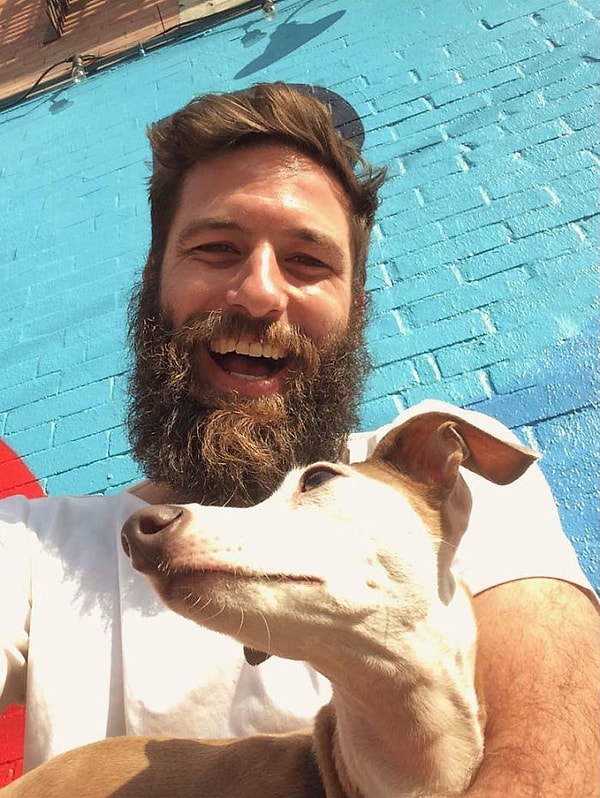 А вот и сам автор, Чаз Хаттон 👇