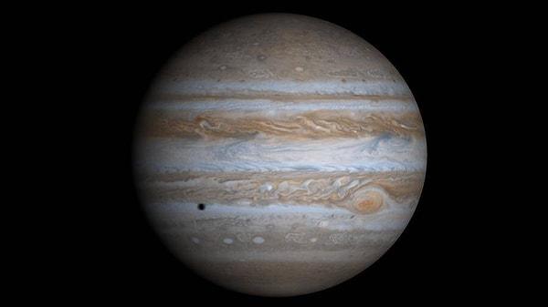 1. Juno tarafından yakalanan ham fotoğraflar, NASA içinde geliştirildikten sonra halka sunulmuş.