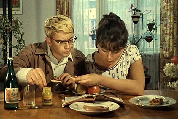 6. А это студенческая примета. Чтобы знания удержались в голове, нужно...