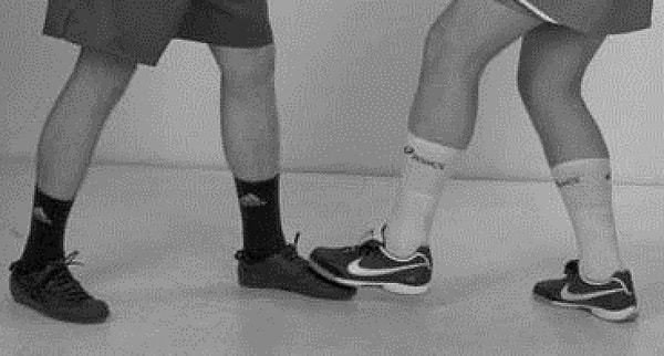 9. Что будет, если наступить на ногу своему собеседнику?