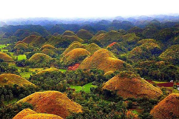 18. Yine Filipinler'den güzel bir görüntü. Çikolata Tepeleri!
