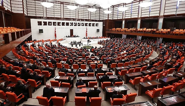 Çalışanların üzerindeki yükü azaltmak için dün de Meclis'e bu konu hakkında bir önerge sunuldu.