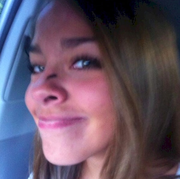 2. Когда красишься в машине 🤣