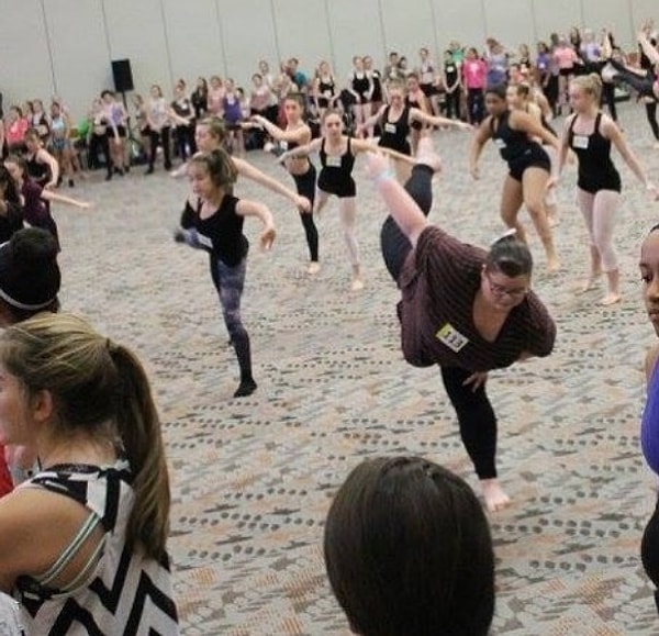 4. Хоувелл обожает танцевать, хотя и признает, что балет - невероятно сложное искусство, и во время занятий она потеет больше всех остальных :)