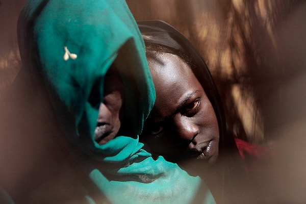 2. По данным правозащитной организации Plan International, в торгах участвовали пятеро мужчин, среди которых были и высокопоставленные чиновники