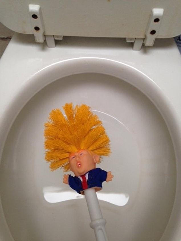 The ingenious seller Michelle R has started to sell Donald Trump toilet brushes!