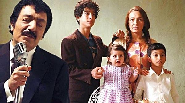 Ve yine iddialara göre 29 Mayıs 1969'de Adana'da meydana gelen olayda, Mehmet Akbaş'ın boşandığı Emine Demirdöver'i oğlu Ahmet'i kendisine vermediği gerekçesiyle bıçaklayarak öldürdüğü, bu suçtan da 20 yıl hapis cezası aldığı mahkeme kayıtlarına geçti.