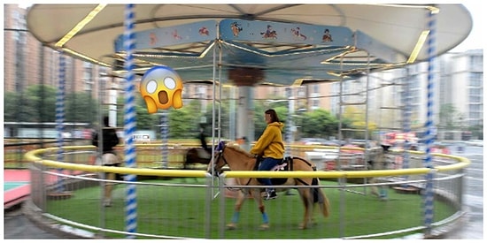 Çin'de Bir Alışveriş Merkezi Atlıkarıncada Gerçek Atları Kullanınca Eleştiri Yağmuruna Tutuldu!