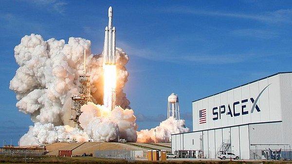 Öte yandan Falcon Heavy'nin beklenen zaman diliminden tam iki katı fazla sürdüğünü hatırlayacak olursak SpaceX Mars'a gitmek için biraz daha beklemek zorunda kalabilir.