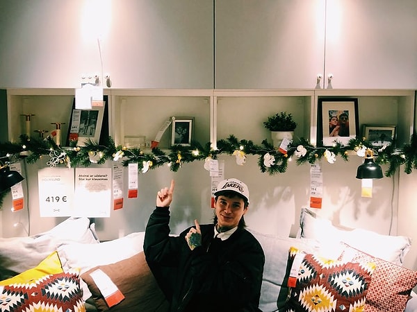 Более того, они успели заснять друг друг за работой прямо в Икеа.