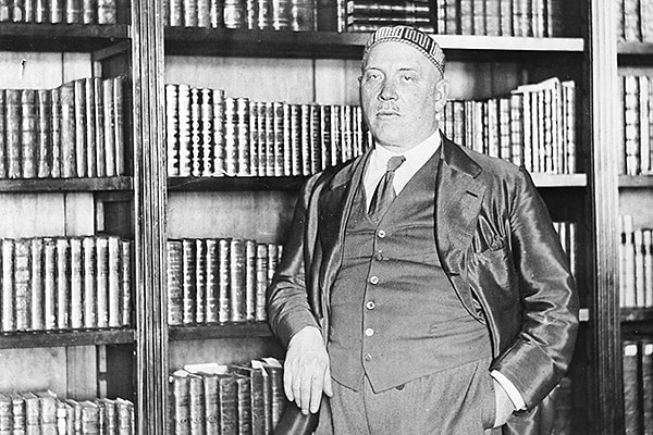 3. Вы наверняка слышали о Демьяне Бедном. Но знали ли вы, что это псевдоним? А как звучало настоящее имя писателя?