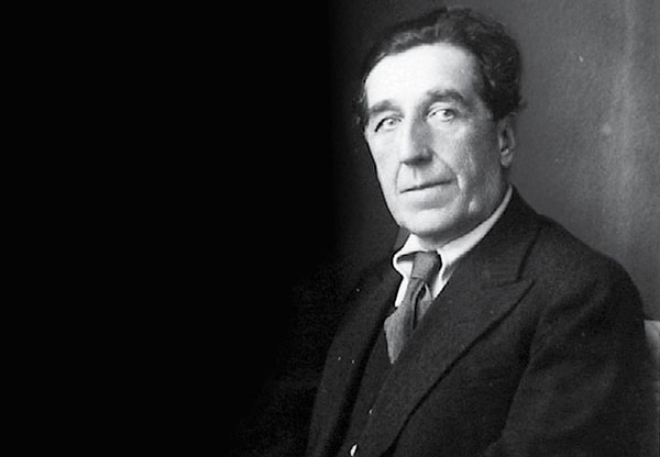 4. Игорь Северянин - фамилия у этого поэта ненастоящая. Как она звучит на самом деле?