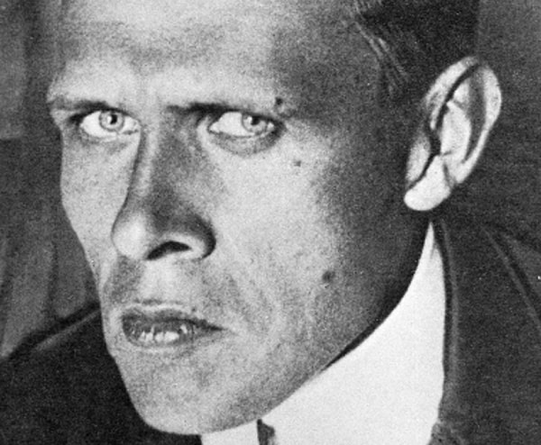 5. Какая настоящая фамилия у Даниила Хармса?