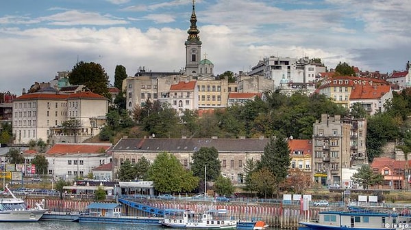 4. В 2003 году Югославия разделилась на две страны. Какие?