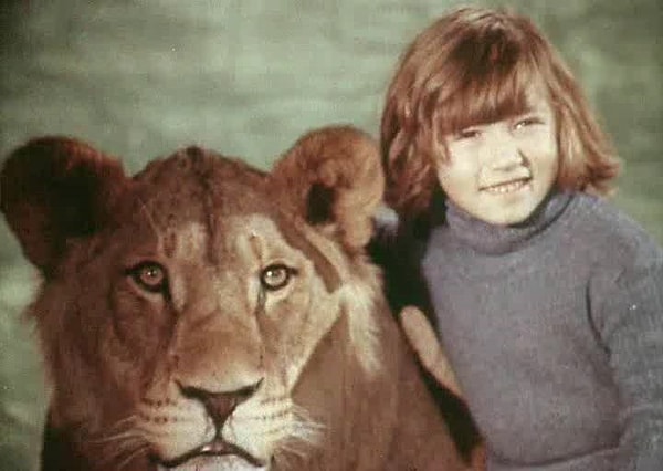 7. Как называется фильм, в основу сюжета которого легла реальная история из жизни семьи бакинского архитектора Берберова, которая в домашних условиях воспитывала льва Кинга.