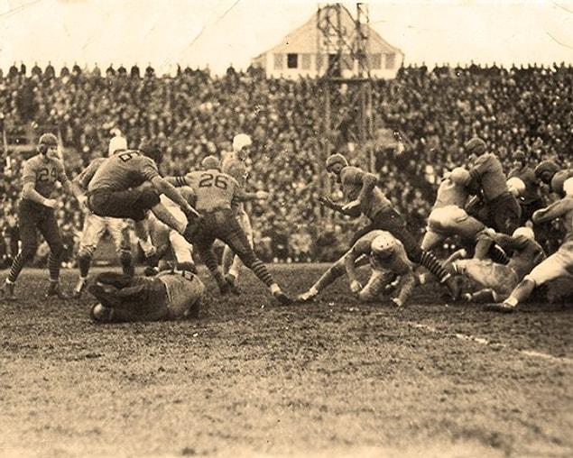 13. The first football game of Thanksgiving Day was played in 1920.