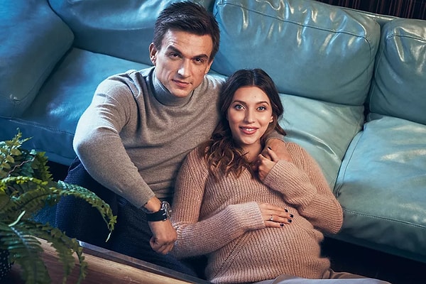 Со свадьбой пока решили подождать в связи с тем, что Регина беременна.